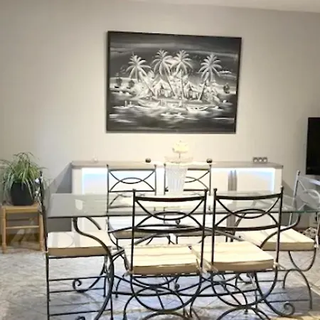 Accueillante A Avec Piscine Priveeb Villa *