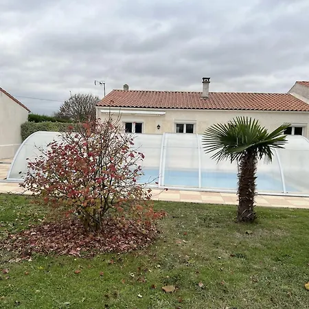 Accueillante A Avec Piscine Priveeb Villa *