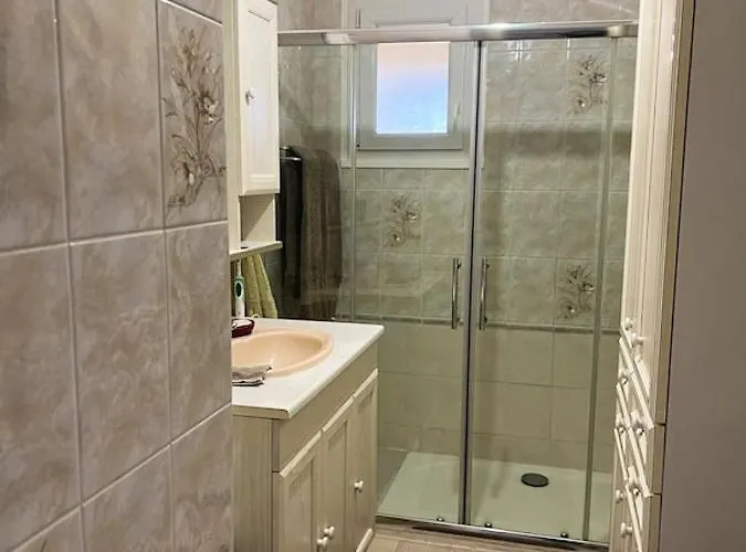 Accueillante à Avec Piscine Privéeb *