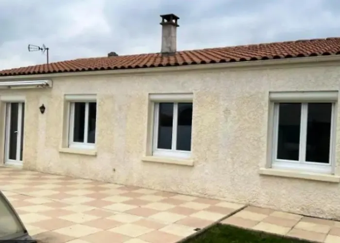 Accueillante à Avec Piscine Privéeb Saint-Froult