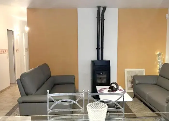 Accueillante à Avec Piscine Privéeb Saint-Froult