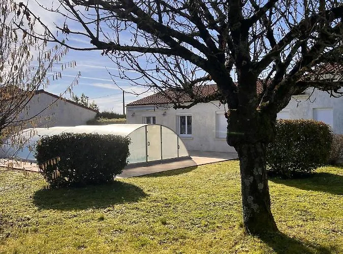 Accueillante à Avec Piscine Privéeb